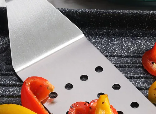 Miniatura 7 de New Star Foodservice 36176 Espátula y volteador de parrilla con mango de plástico flexible, 36,8 cm, perforado, blanco