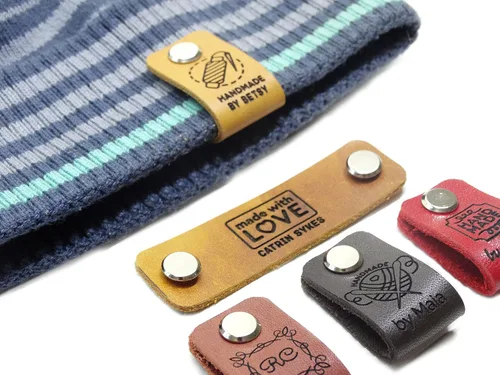 Etiquetas personalizadas de cuero de grano completo con remache para artículos hechos a mano, etiquetas de gorro de punto
