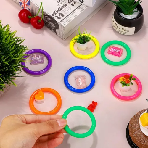 Miniatura 4 de Aodaer 60 Pack Ring Toss Rings Plastic Carnival Rings for Carnival Party Favors Bottles Sport Ring Toss Game Fun Target Toys