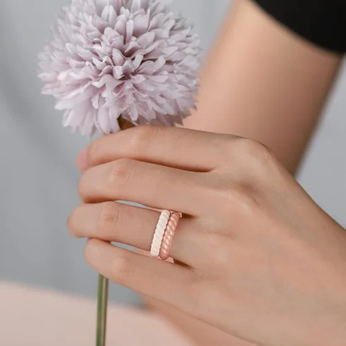 Miniatura 4 de Egnaro - Anillo de boda de silicona para mujer alianzas de boda de goma trenzada delgada y apilable material no tóxico y seguro para la piel