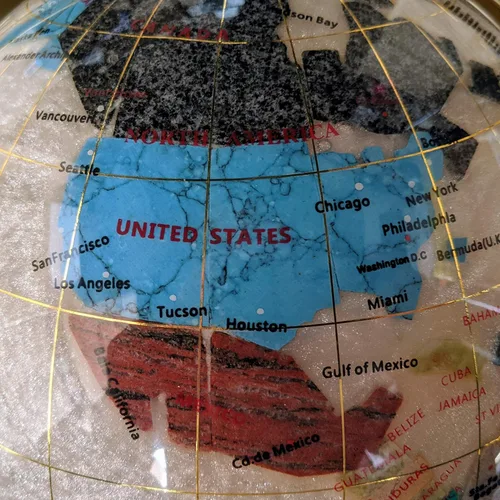 Miniatura 7 de GLOBO DE PIEDRAS DE MADRE NÁCARLA DE 14" con soporte dorado