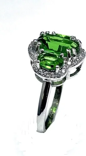 Miniatura 2 de R6264 Anillo clásico de plata de ley de 4.1 quilates con cojín helenita y ovalado de 3 piedras
