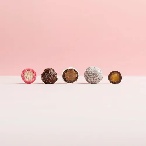 Miniatura 3 de Sugarfina Caramelos de sal marina de chocolate oscuro, bolsa a granel de 1 lb