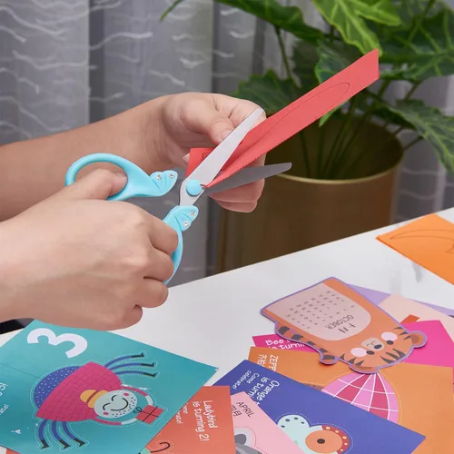 Miniatura 4 de Tijeras de seguridad de punta roma de 5 pulgadas, para niñas de 5 a 8 años y 8 a 10 años, borde redondeado y asas ergonómicas para niños pequeños