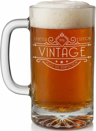 Miniatura 11 de Taza de cerveza de vidrio grabada vintage de 16 onzas, regalos de feliz cumpleaños 50 para él, mujeres, hombres, saludos a convertirse en un hombre