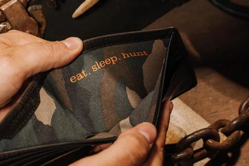 Miniatura 3 de House of Jack Co. Billetera plegable para hombre Billetera de hombre para deportistas al aire libre Cuero de grano completo bruñido a mano