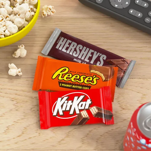 Miniatura 6 de HERSHEY'S, KIT KAT and REESE'S - Caja variada de dulces de chocolate con leche, 27.3 onzas (18 unidades)