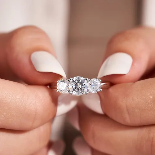 Miniatura 2 de YODEWA - Anillo de compromiso para mujer con 3 brillantes gemas de moissanita de corte redondo montadas en plata de ley