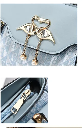 Miniatura 2 de Elegante bolso de mujer con dije de flamenco, herrajes de metal dorado, detalles de colgante de perlas, asa superior