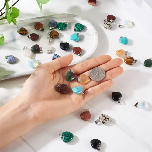 Miniatura 5 de FASHEWELRY 48 colgantes de piedra en forma de corazón, 12 estilos mezclados, naturales y sintéticos, dijes de cristal de chakra curativo para hacer