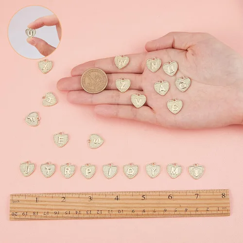 Miniatura 3 de SUNNYCLUE 1 caja de 26 dijes chapados en oro real de 18 quilates con letras de corazón a granel del alfabeto para pulseras, collares, dijes de copa