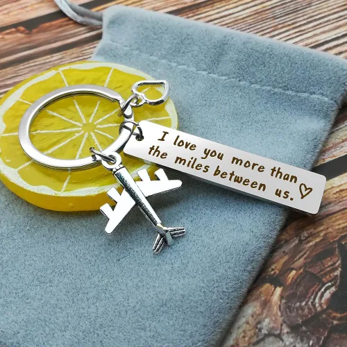 Miniatura 3 de Vadaka Llavero de pareja de larga distancia para novio, novia, con texto en inglés "I Love You More Than The Miles Between Us", joyería