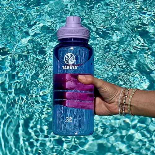 Miniatura 3 de Takeya Tritan - Botella de Agua Deportiva con Tapa de Boquilla - Sin BPA y Apta para Lavavajillas - Botella Reutilizable con Asa en la Tapa - Rosa