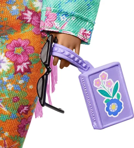 Miniatura 6 de Barbie Muñeca extra y accesorios con trenzas largas rosas en chaqueta floral verde azulado y traje floral de 2 piezas con ratón DJ Pet