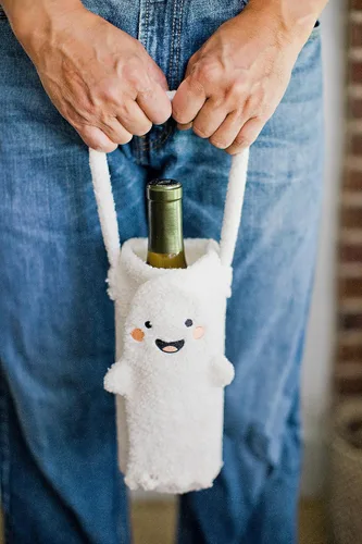 Miniatura 4 de Pearhead Soporte para botella de vino fantasma de Halloween, bolsa de regalo reutilizable de sherpa de felpa con cara sonriente y asa - Lindo regalo