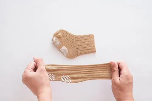 Miniatura 5 de J Poqobog Calcetines deportivos para bebé, calcetines de algodón peinado para niños pequeños, antideslizantes, antideslizantes, paquete de 9