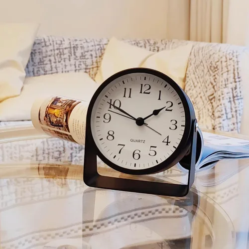 Miniatura 7 de Reloj despertador analógico, silencioso sin tictac, funciona con pilas con luz suave nocturna bajo demanda, reloj de escritorio de metal giratorio