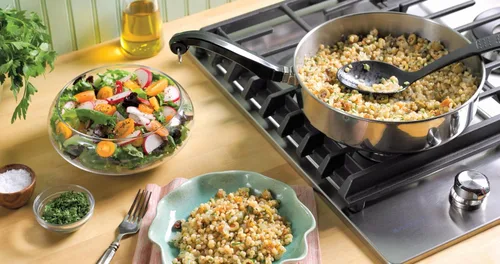 Miniatura 2 de Farberware Tapa clásica de acero inoxidable para freír, Sartén para saltear (2.75 cuartos de galón), Plateado