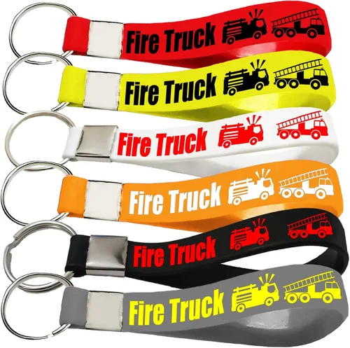 Miniatura 3 de CupaPlay 24 llaveros de goma para camiones de bomberos, suministros de fiesta de camiones de bomberos, bomberos, carreras, trabajadores