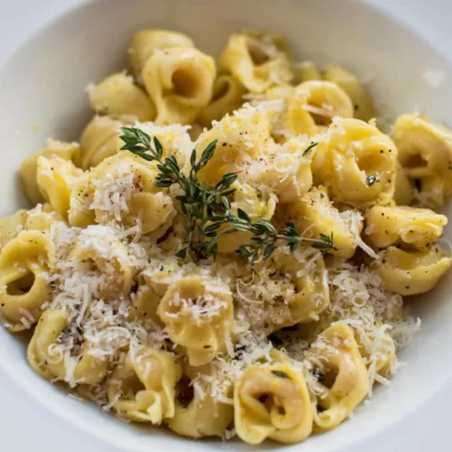 Miniatura 4 de Corabella Pasta Tortellini de queso puro fresco de ricotta y espinacas con huevos, gouda, queso mozzarella, aceite de girasol, suero en polvo, pasta