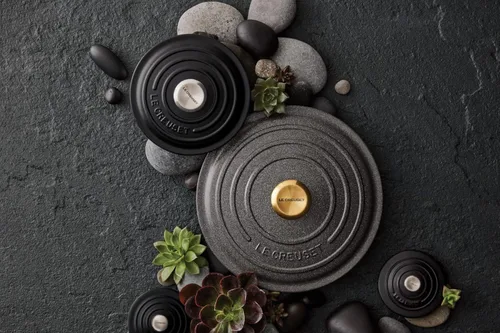 Miniatura 2 de Le Creuset Mini Cocotte de Hierro Fundido Esmaltado con Tapa, 1/3 qt., Licorice Negro