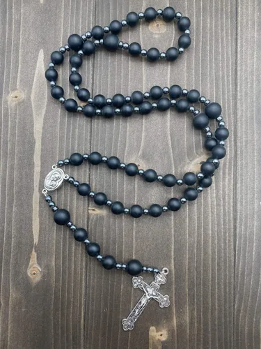 Miniatura 8 de Nazareth Store Rosario de cuentas de ágata negra, rosario de hombres católicos con cuentas naturales mate con piedras de hematita, medalla de suelo