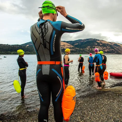 Miniatura 7 de New Wave Swim Buoy para nadadores y triatletas en aguas abiertas - Flotador ligero y visible para entrenamiento y carreras seguras - Nylon TPU