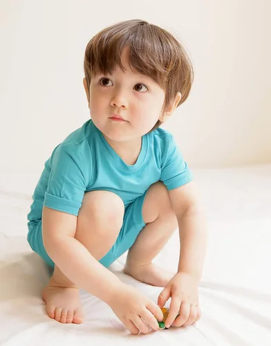 Miniatura 4 de VAENAIT BABY - Pijama de viscosa para niñas y niños pequeños, 2 piezas, camiseta y shorts, tela fresca, drapeada y suave para verano