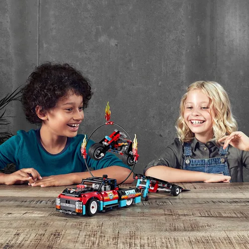 Miniatura 2 de LEGO Technic Stunt Show Truck & Bike 42106; incluye motocicleta de acrobacias, camión de juguete y remolque (P10 piezas)