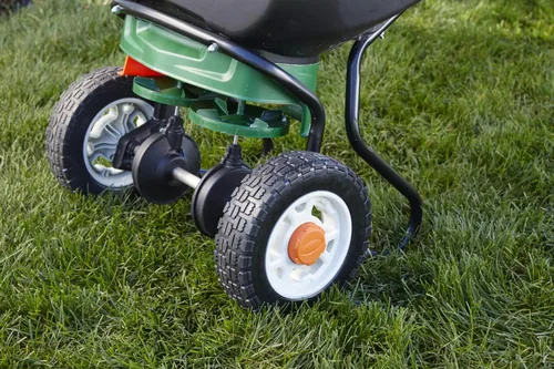 Miniatura 2 de Scotts Esparcidor Elite para semillas de césped, malezas y fertilizante, sal y derretimiento de hielo, esparcidor de empuje duradero con capacidad