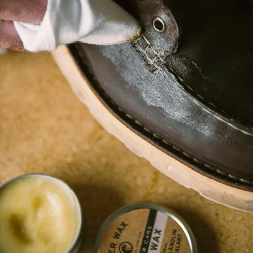Miniatura 5 de Otter Wax Cera para botas 2 onzas Impermeabilizante de cuero natural Fabricado en Estados Unidos