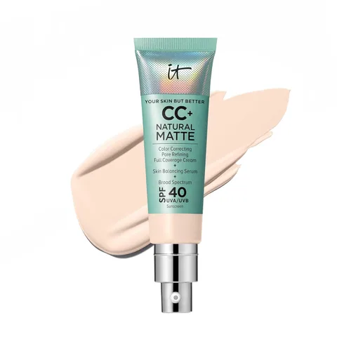 IT Cosmetics CC+ Cream Natural Matte - Base de cobertura completa sin poros con SPF 40, control de brillo de 16 horas, corrector de color, suero de