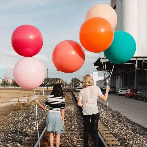 Miniatura 7 de IN-JOOYAA Globos redondos grandes de 36 pulgadas, paquete de 5 globos de látex gigantes de color rosa intenso para decoraciones de fiestas Amarillo