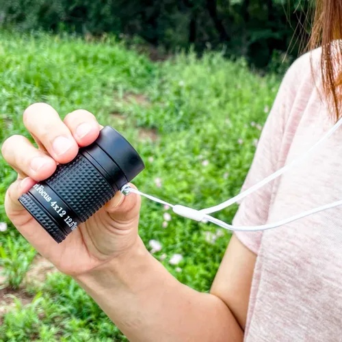 Miniatura 2 de Monocular de primer plano diseñado para usuarios de baja visión que tienen discapacidad visual. Monoculares de aumento de tamaño mini para visión a