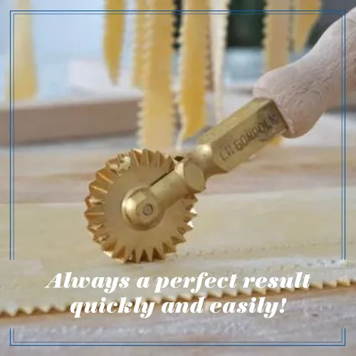 Miniatura 6 de La Gondola Cortador de pasta casero - Rueda festoneada Herramienta italiana para hacer pasta para el hogar y negocios Latón y madera natural