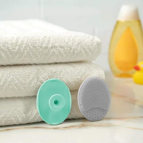 Miniatura 5 de S&T INC. Cepillos de baño exfoliantes y de masaje para la costra láctea del bebé, de silicona - 2 pulgadas x 2.5 pulgadas, gris y turquesa, paquete