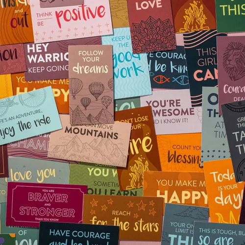 Miniatura 8 de DIVERSEBEE Paquete de 60 tarjetas motivacionales surtidas, minitarjetas inspiradoras y de bondad, juego de tarjetas de aliento de gratitud con 60