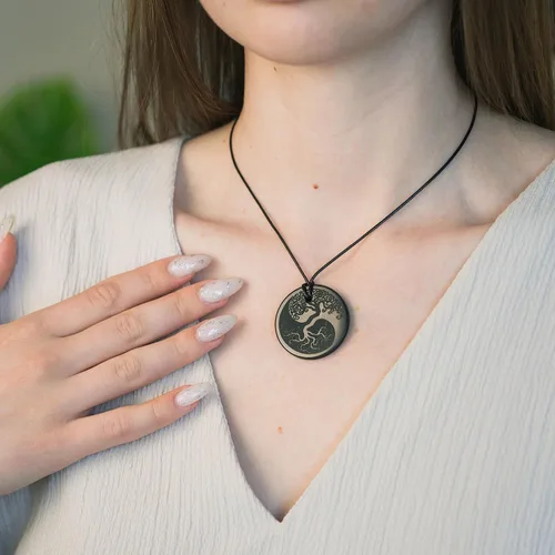 Miniatura 2 de Karelian Heritage Colgante Shungite de forma redonda Colgante de joyería de cristal negro natural espiritual curativo Collar de amuleto