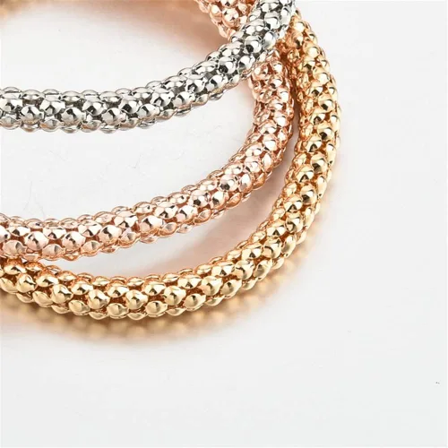 Miniatura 7 de SILANER Pulseras multicapa con dijes de cristal, 3 pulseras de cadena de maíz de oroplataoro rosa para mujer, pulsera elástica en forma de corazón
