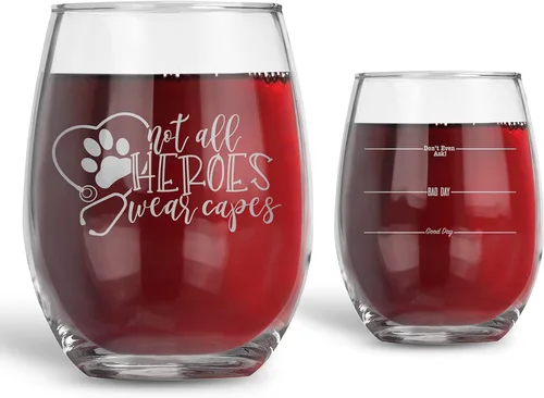 BAD BANANAS Regalos de tecnología veterinaria y veterinaria – No todos los héroes usan capas – Copa de vino sin tallo de 21 oz – Regalos de