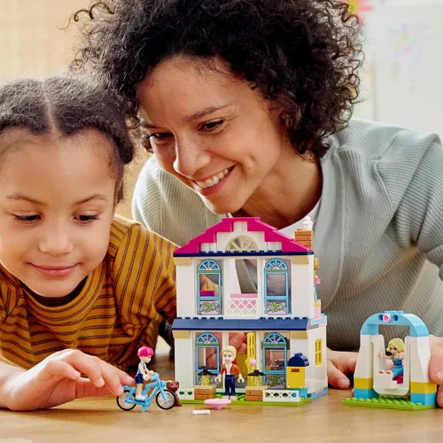 Miniatura 3 de LEGO Friends 4+ Stephanie's House 41398 Mini Doll's House, permite que los niños jueguen roles familiares y amigos Stephanie, Alicia y James