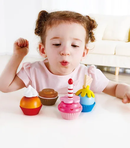 Miniatura 8 de Hape Cupcakes Magdalenas de madera coloridas, juguete de cocina para niños