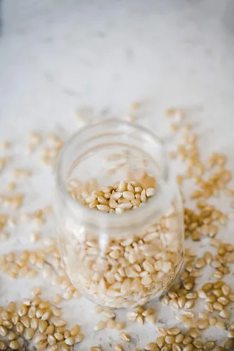 Miniatura 6 de Amish Country Popcorn Paquetes de palomitas de maíz de grano blanco mediano todo en uno, medidos previamente para máquinas de palomitas de maíz e
