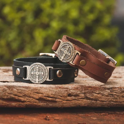 Miniatura 9 de Intercession Pulsera de protección de cuero genuino de San Benito, fabricada en Brasil, Madera
