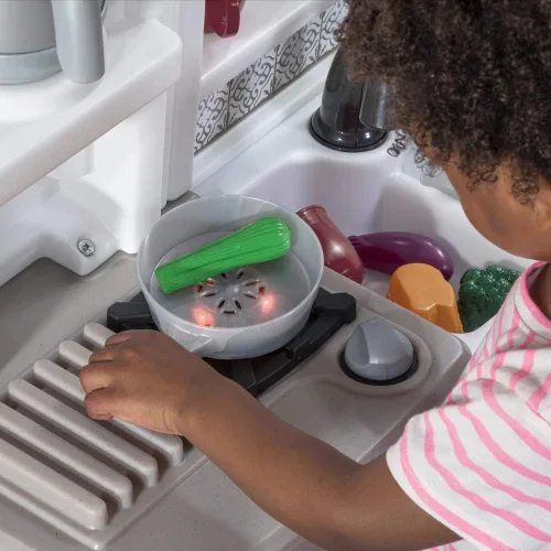 Miniatura 3 de Step2 Timeless Trends - Juego de cocina para niños, cocina para interiores y exteriores, juego interactivo con luces y sonidos, hecho de plástico