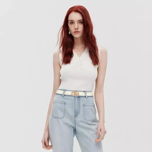 Miniatura 35 de Cinturón de cuero clásico con hebilla de metal para mujer con vestido de jeans