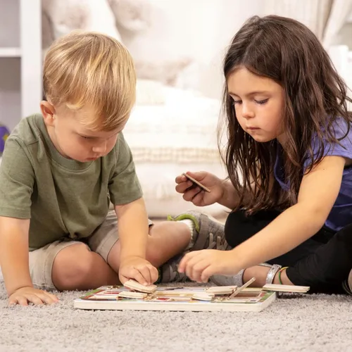 Miniatura 7 de Melissa & Doug–Granja magnética, juego de escondidas, Multicolor