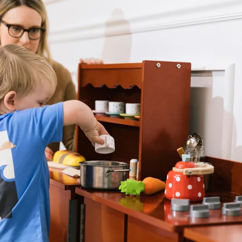 Miniatura 11 de ECR4Kids Estufa de Cocina de Juguete, Set de Juego de Madera, Nogal Oscuro