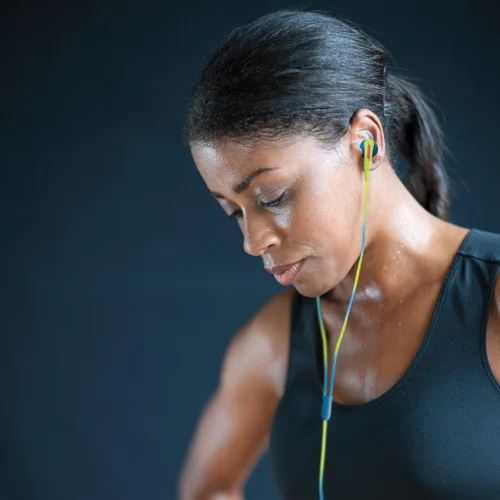Miniatura 6 de Bose SoundSport - Auriculares intrauditivos para dispositivos Apple, color azul neón, resistentes al sudor, micrófono en línea/control remoto