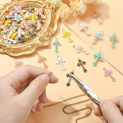 Miniatura 5 de KitBeads 100 dijes de cruz esmaltada al azar de aleación de Jesús cristiano de colores mezclados para hacer joyas, pulseras y collares